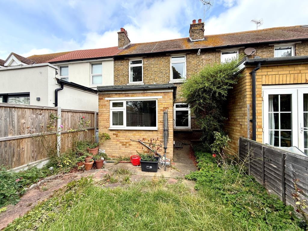 Lot: 186 - THREE-BEDROOM HOUSE FOR REFURBISHMENT - Rear of property